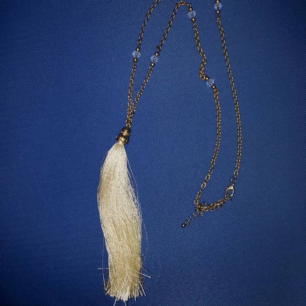 🤩BOGOFREE🤩 Cream tassel necklace on gold-tone chain